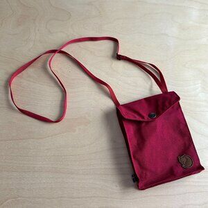 Fjallraven Pocket Crossbody Bag in Redwood